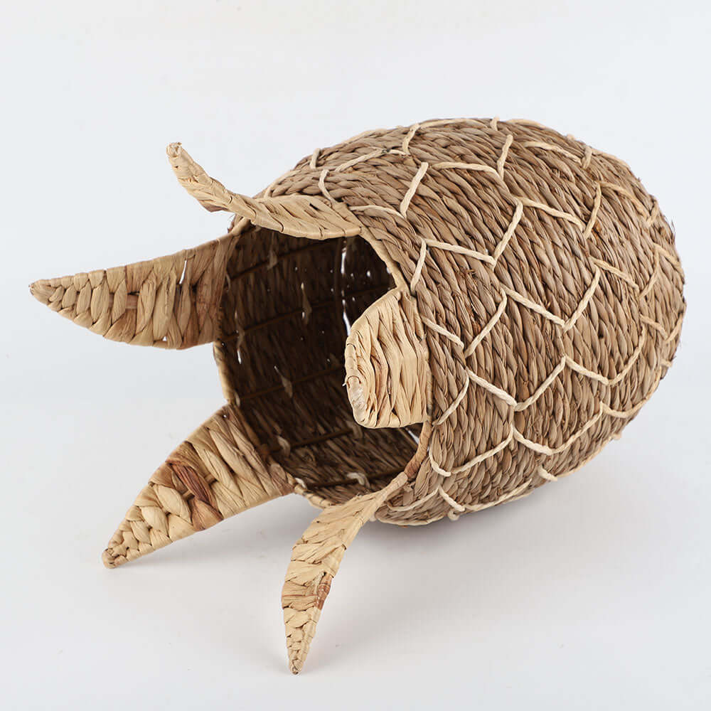 baskets for storage in livingroom