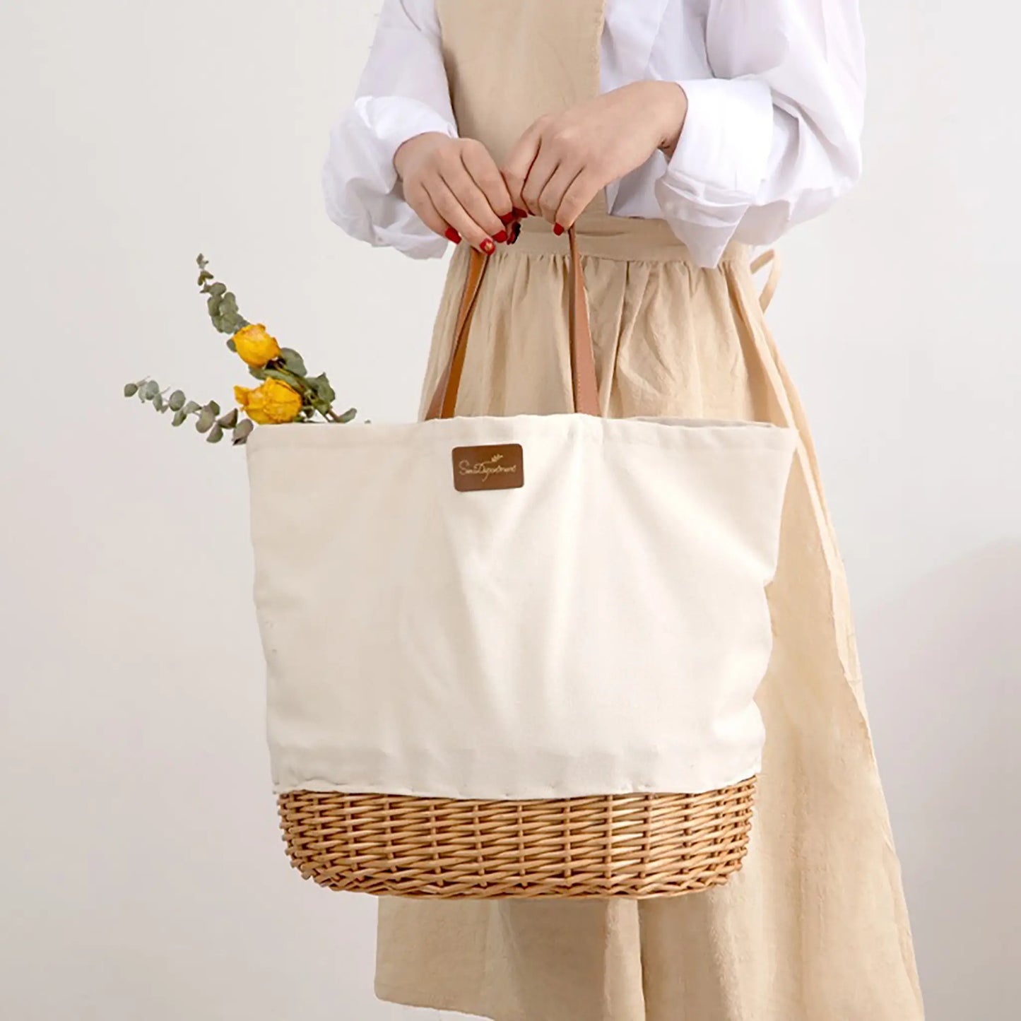 Woven Straw Purse with Adjustable Strap for Daily Use
